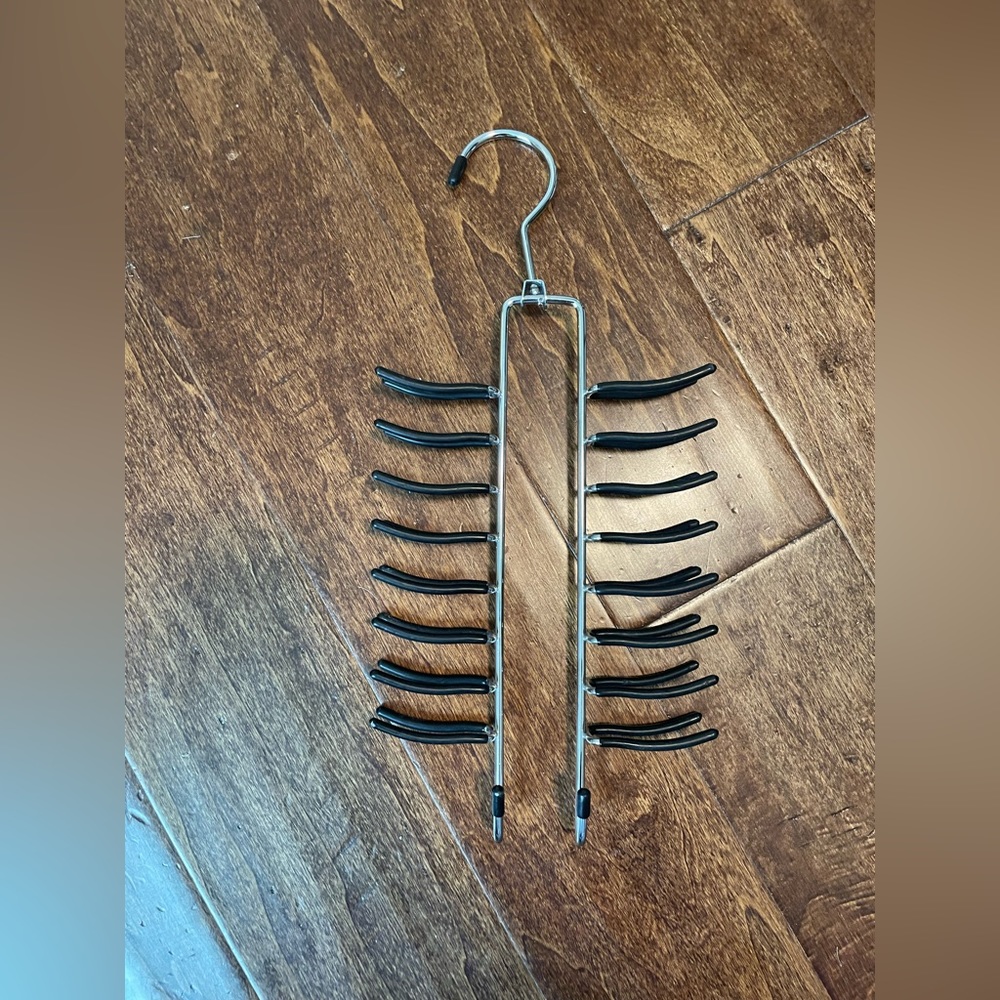 Closet tie/belt/scarf holder
